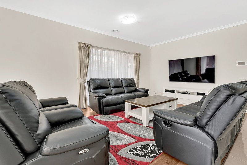 Photo - 36 Wattletree Street, Craigieburn VIC 3064 - Image 9