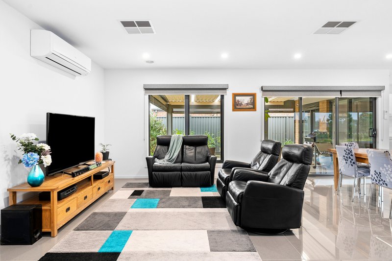 Photo - 36 Weerana Way, Lara VIC 3212 - Image 9