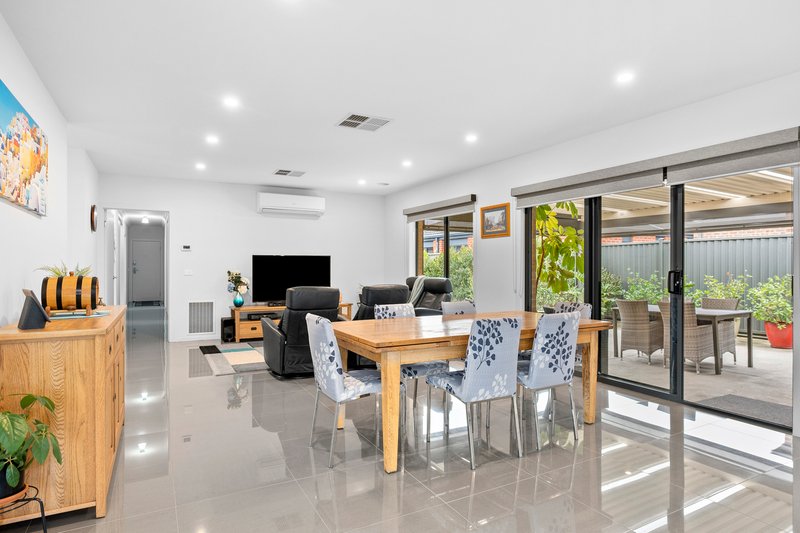 Photo - 36 Weerana Way, Lara VIC 3212 - Image 10