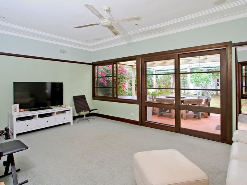 Photo - 36 Wimbledon Avenue, North Narrabeen NSW 2101 - Image 2