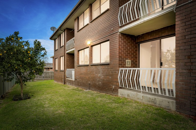 Photo - 3/60-62 Cleeland Street, Dandenong VIC 3175 - Image 8