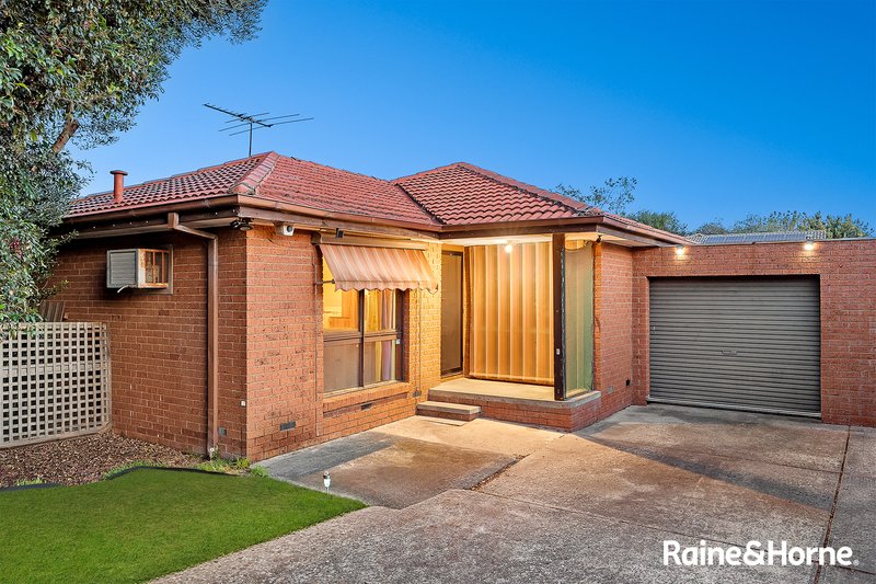 Photo - 3/60 Fairbairn Road, Cranbourne VIC 3977 - Image 2