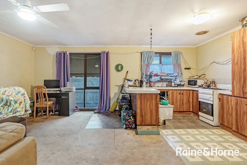 Photo - 3/60 Fairbairn Road, Cranbourne VIC 3977 - Image 4