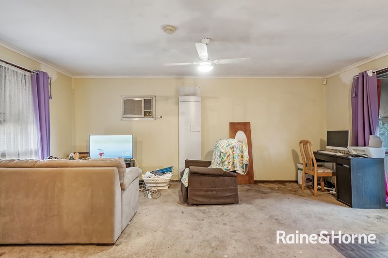 Photo - 3/60 Fairbairn Road, Cranbourne VIC 3977 - Image 5