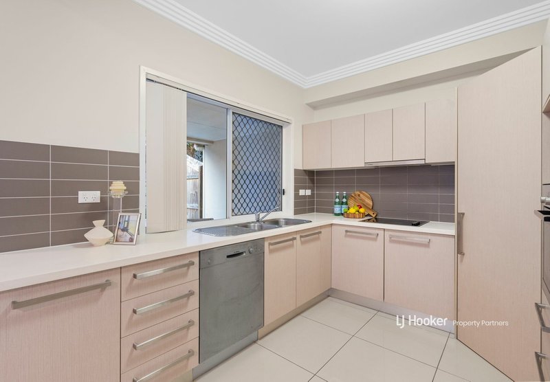 Photo - 3/60 Lakefield Place, Runcorn QLD 4113 - Image 7