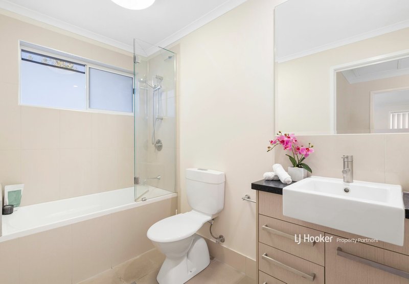 Photo - 3/60 Lakefield Place, Runcorn QLD 4113 - Image 9