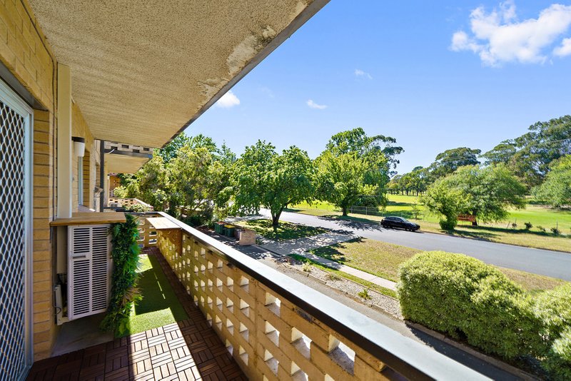 Photo - 3/60 Trinculo Place, Queanbeyan East NSW 2620 - Image 11