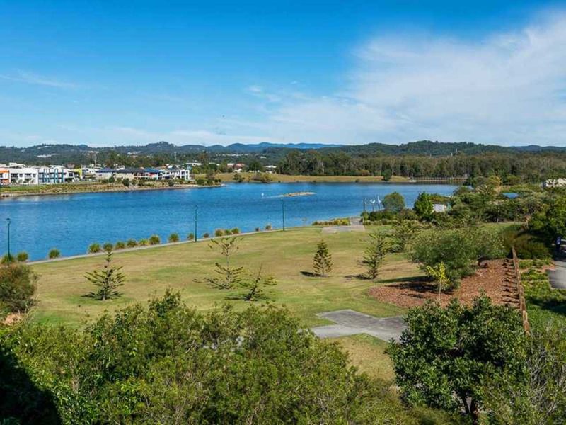 Photo - 36/1 Lakefront Cres , Varsity Lakes QLD 4227 - Image 11