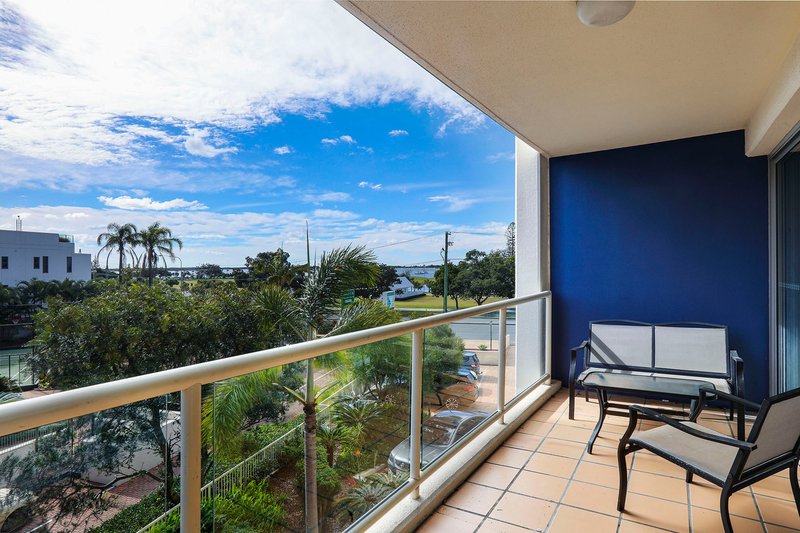 Photo - 36/106-108 Marine Parade, Southport QLD 4215 - Image 2