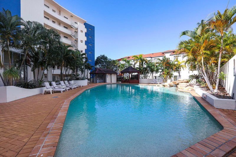 Photo - 36/106-108 Marine Parade, Southport QLD 4215 - Image 8