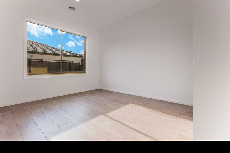 Photo - 362 Highlander Drive, Craigieburn VIC 3064 - Image 9