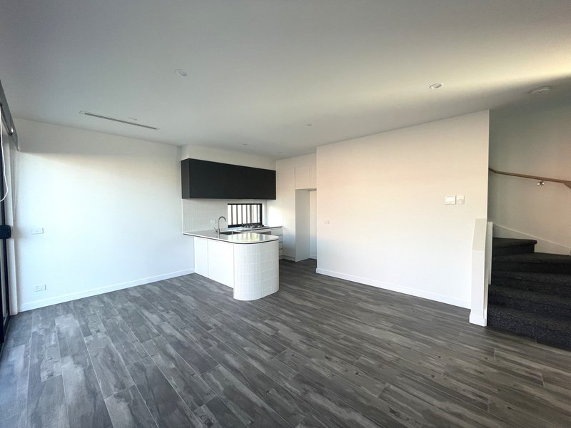Photo - 3/62 Whitelaw Street, Reservoir VIC 3073 - Image 3