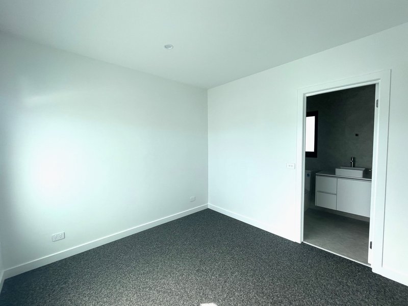 Photo - 3/62 Whitelaw Street, Reservoir VIC 3073 - Image 8