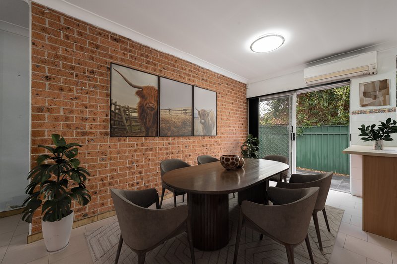 Photo - 3/63 Ingham Drive, Casula NSW 2170 - Image 3