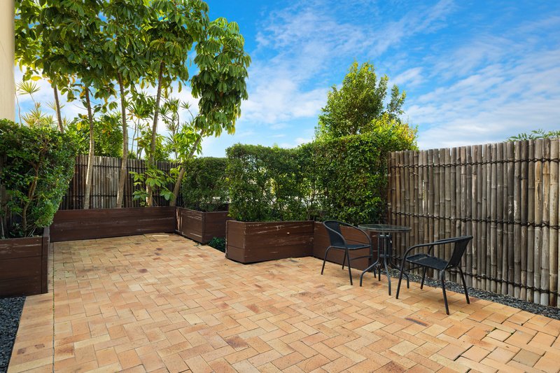 Photo - 3/63 Olsen Avenue, Labrador QLD 4215 - Image 1