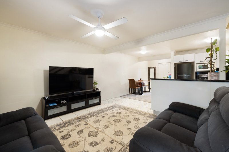 Photo - 3/63 Olsen Avenue, Labrador QLD 4215 - Image 2