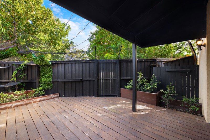 Photo - 3/63 Olsen Avenue, Labrador QLD 4215 - Image 3