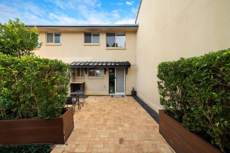 Photo - 3/63 Olsen Avenue, Labrador QLD 4215 - Image 5