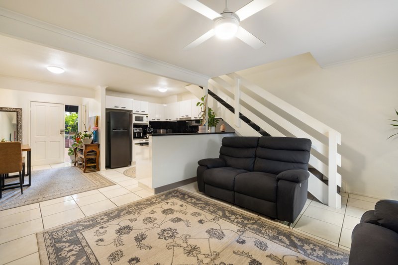 Photo - 3/63 Olsen Avenue, Labrador QLD 4215 - Image 6