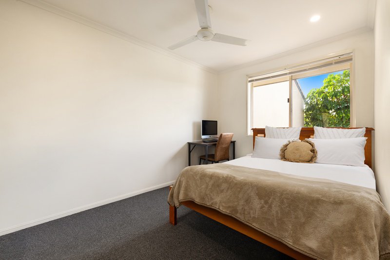 Photo - 3/63 Olsen Avenue, Labrador QLD 4215 - Image 9