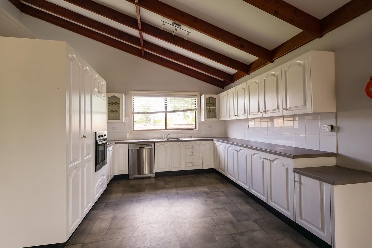 3-bedroom unit at 3/63 Raglan Street, Roma, QLD 4455, Maranoa, Queensland