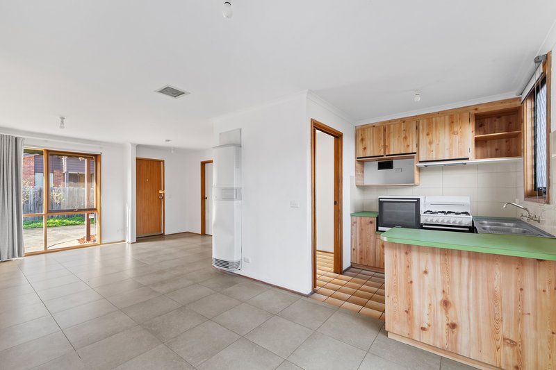 Photo - 3/64 Edward Street, Macleod VIC 3085 - Image 2