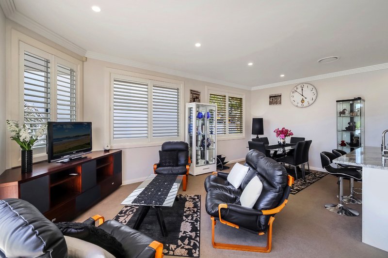 Photo - 3/64 Havenview Road, Terrigal NSW 2260 - Image 5