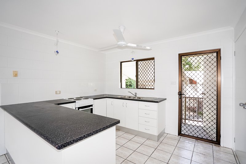 Photo - 3/64 Pease Street, Manoora QLD 4870 - Image 3