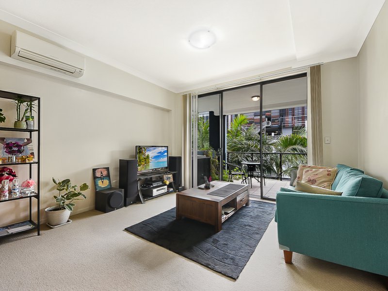 Photo - 36/46 Playfield Street, Chermside QLD 4032 - Image 3