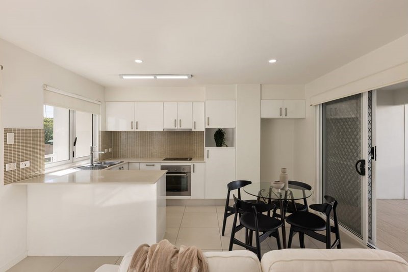 Photo - 3/679 Wynnum Road, Morningside QLD 4170 - Image 2