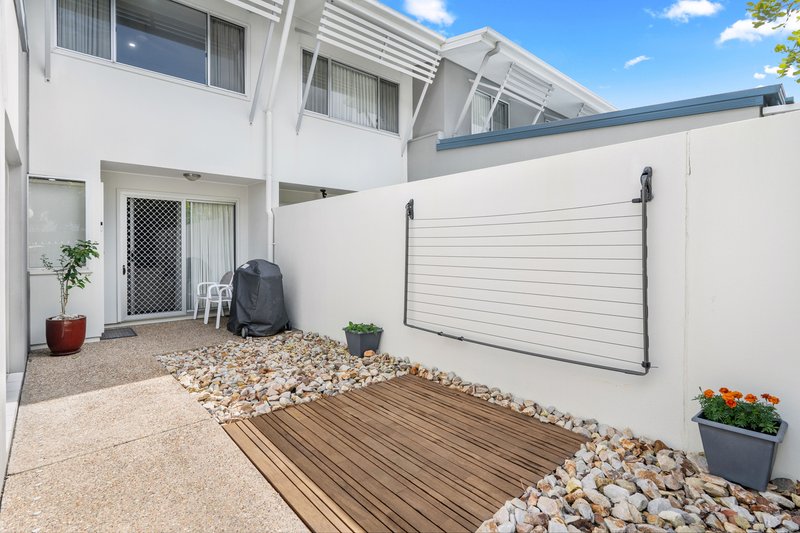 Photo - 3/68 Pulgul Street, Urangan QLD 4655 - Image 13