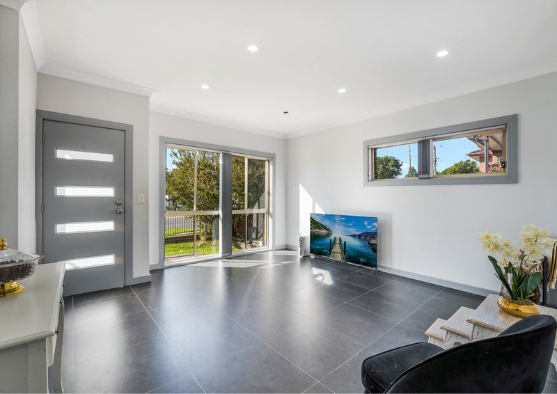 Photo - 36A Jedda Road, Lurnea NSW 2170 - Image 3