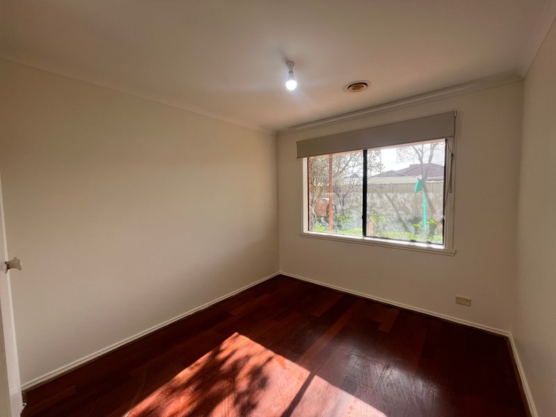 Photo - 36A Lincolne Crescent, Roxburgh Park VIC 3064 - Image 4