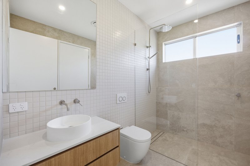 Photo - 36B Brakes Crescent, Miami QLD 4220 - Image 16
