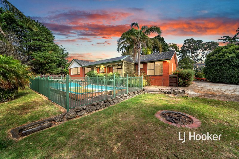 Photo - 37-38 Malanie Close, Narre Warren North VIC 3804 - Image 2