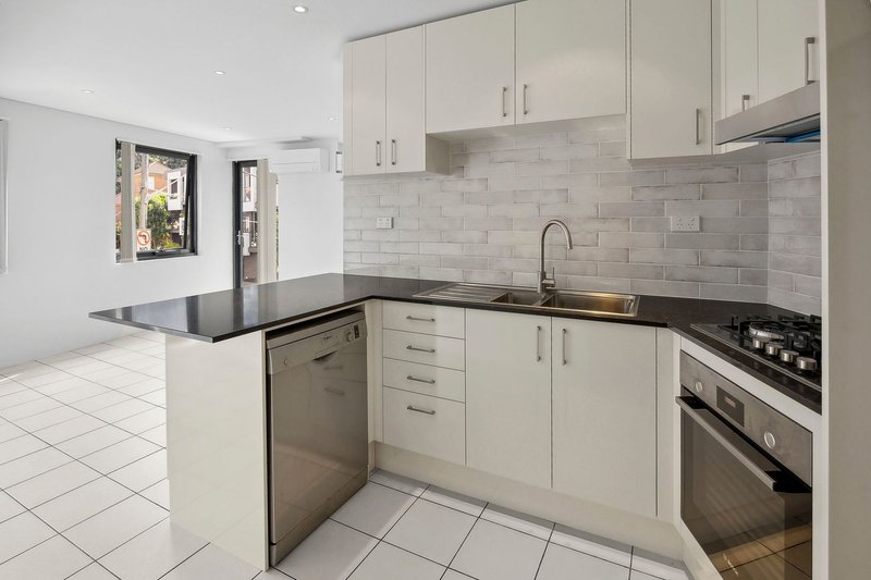 Photo - 3/7-9 Gilbert Street, Manly NSW 2095 - Image 3