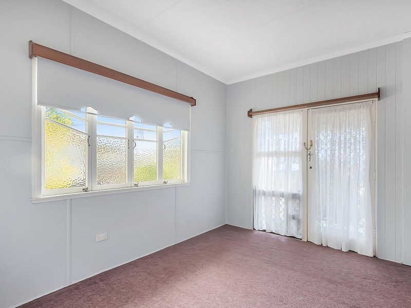 Photo - 37 Abbotsford Street, Toogoolawah QLD 4313 - Image 13