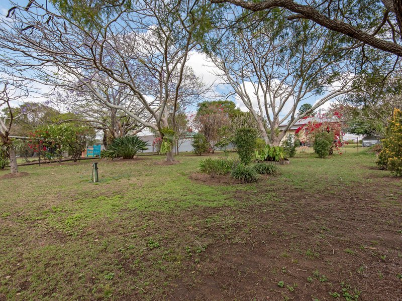 Photo - 37 Abbotsford Street, Toogoolawah QLD 4313 - Image 16