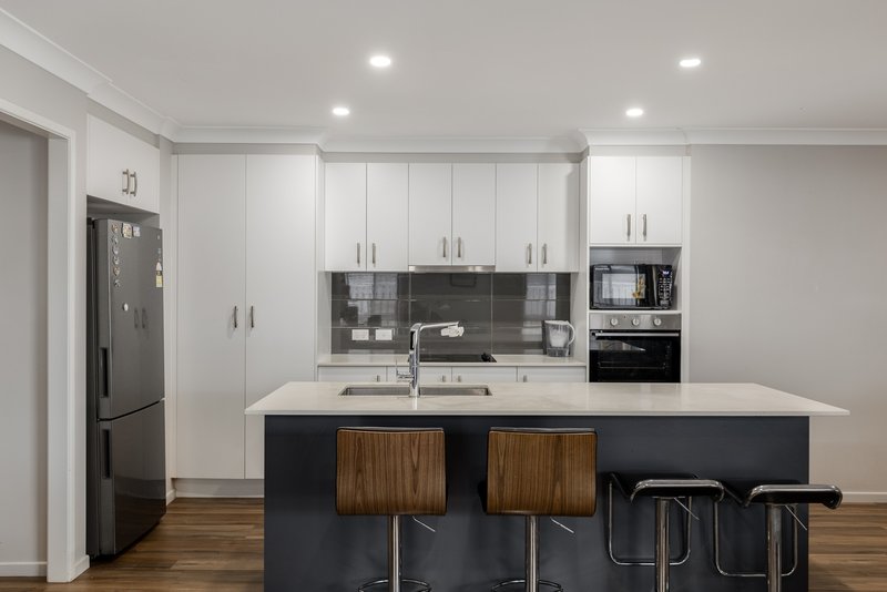 Photo - 37 Ace Drive, Glenvale QLD 4350 - Image 3