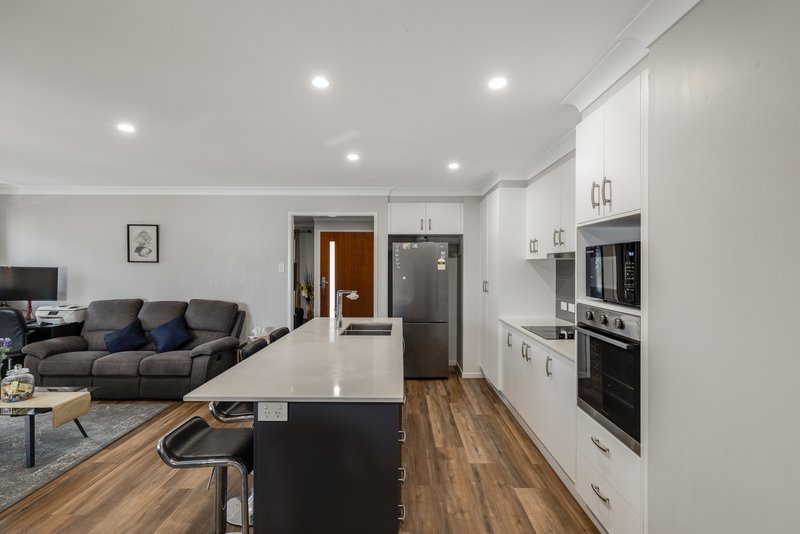Photo - 37 Ace Drive, Glenvale QLD 4350 - Image 4