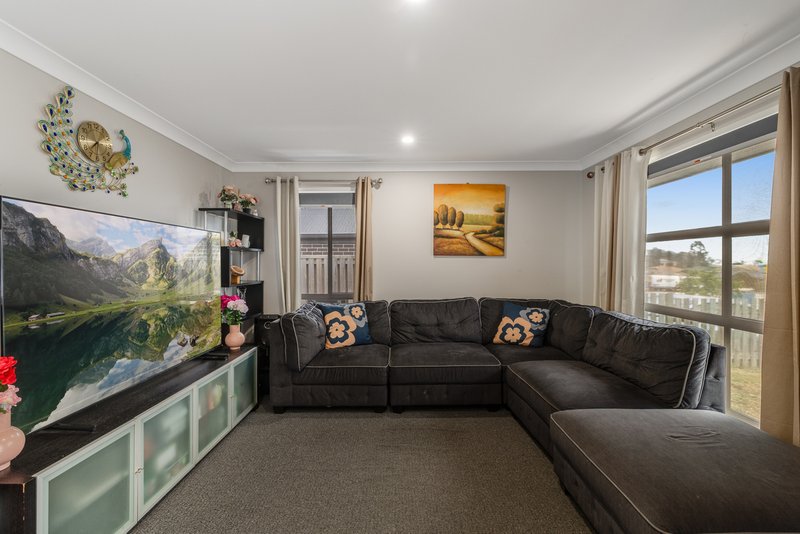 Photo - 37 Ace Drive, Glenvale QLD 4350 - Image 7