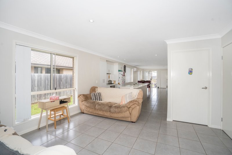 Photo - 37 Adam Street, Beachmere QLD 4510 - Image 7