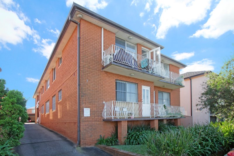 Photo - 3/7 Allan Avenue, Belmore NSW 2192 - Image 3