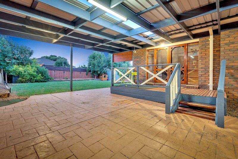 Photo - 37 Amesbury Avenue, Craigieburn VIC 3064 - Image 13