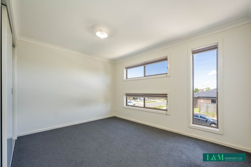 Photo - 37 Arlington Park Parade, Mickleham VIC 3064 - Image 4