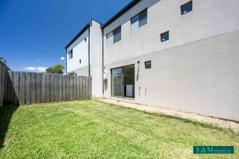 Photo - 37 Arlington Park Parade, Mickleham VIC 3064 - Image 7