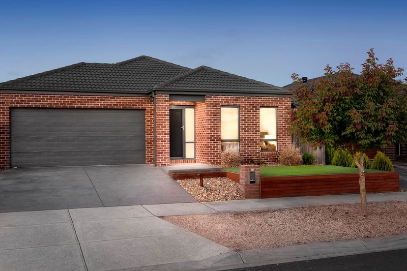 37 Aubisque Close, Plumpton VIC 3335