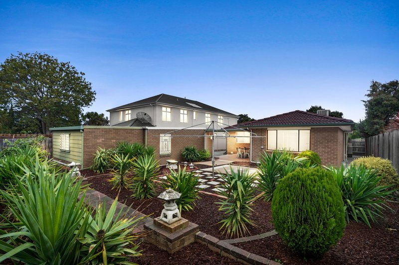 Photo - 37 Avonhurst Drive, Glen Waverley VIC 3150 - Image 10