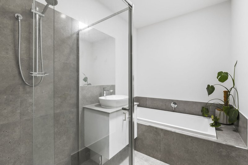 Photo - 3/7 Bambarra Street, Southport QLD 4215 - Image 4