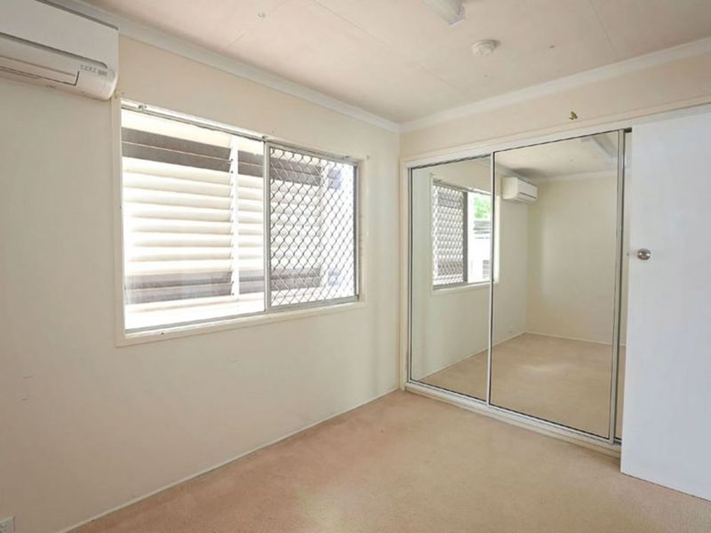 Photo - 37 Banks Crescent, Mount Isa QLD 4825 - Image 6